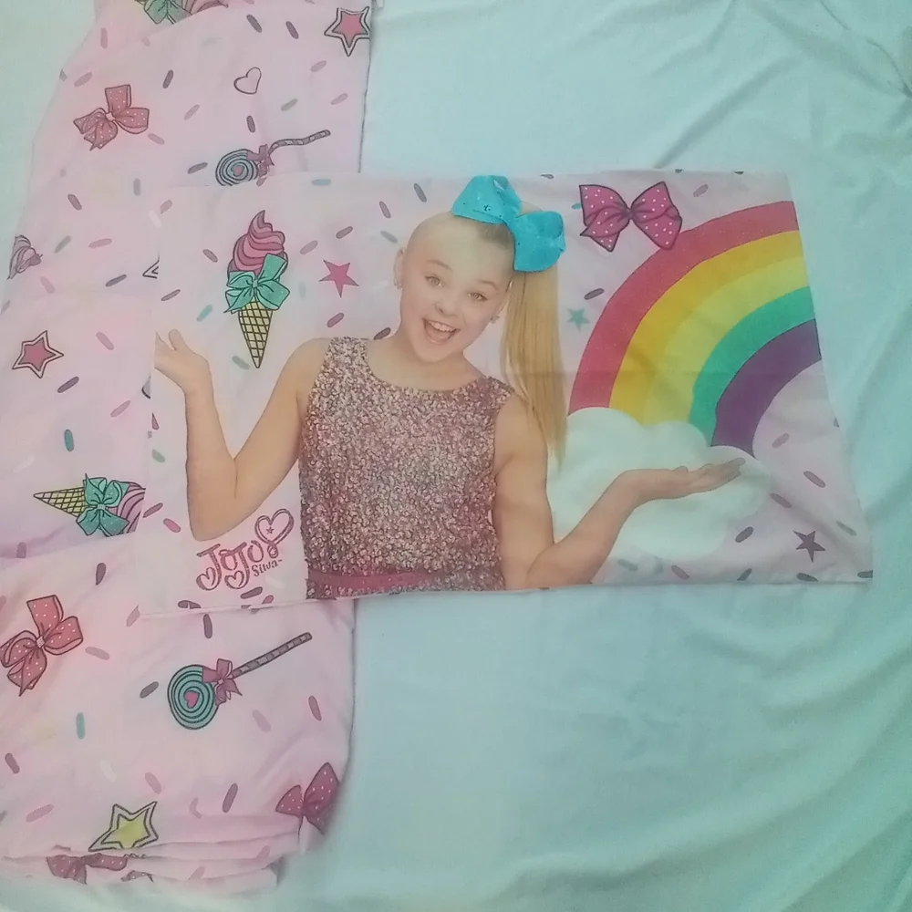 JoJo Siwa Twin Flat Sheet With 1 Pillowcase 2 Decorative Pillow & 1 Book Xtra
